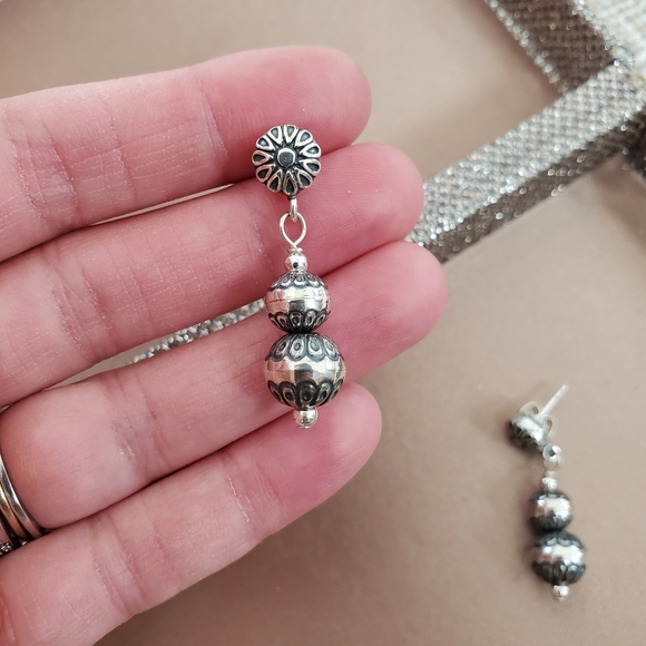 American West Sterling Silver Native Pearl Earrings - Picture 6 of 10